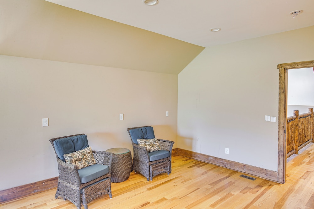 Spacious Group Getaway Near Cumberland River!