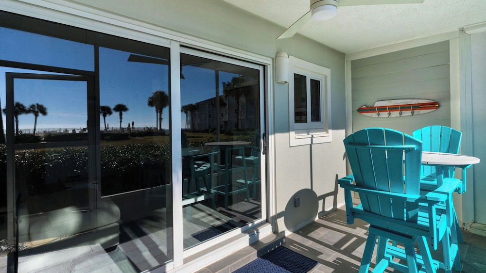 Sand Cliffs 108: Steps to Beach & Pool Access!