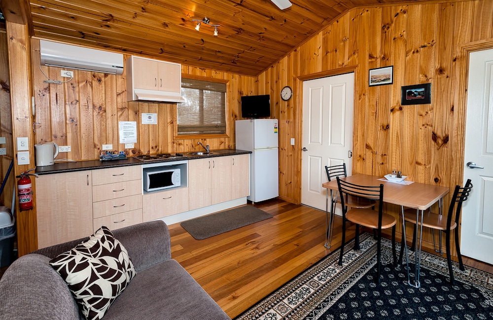 Snug Beach Cabin And Caravan Park