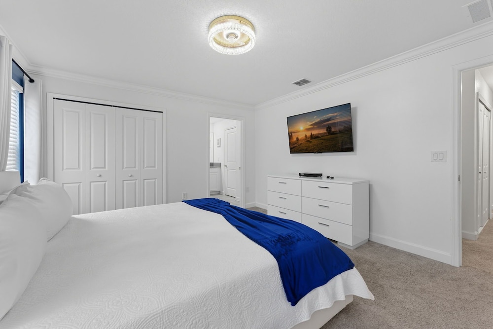 Chic & Fun Family Stay 10 Mins to Disney