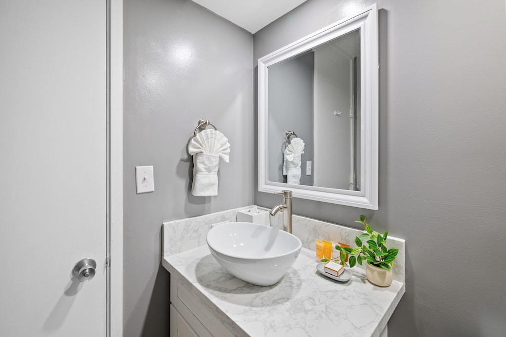 Ilikai Marina Studios by Midway Vacations
