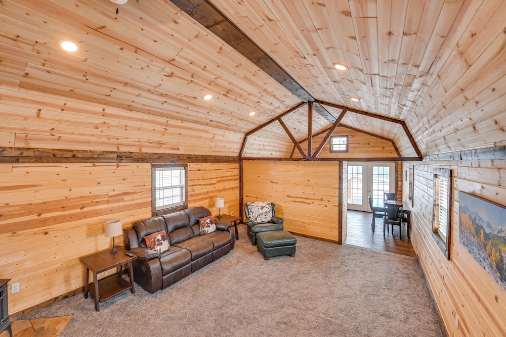 Near Hunting: Cozy Cabin w/ Deck in Grass Range!