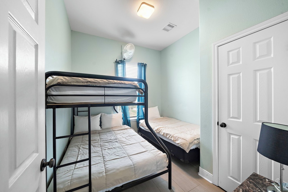 Sunny Beach House by Ryson Vacation Rentals