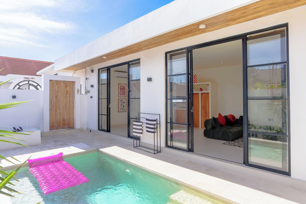 Stylish Private Pool Villa in Pererenan