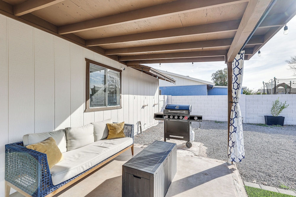 Patio Seating & Fire Pit: Family Home in Chandler!
