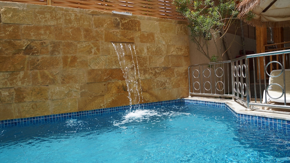 The Land Villas Ammaria