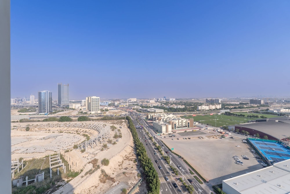 Charming Sun-filled 1-bedroom in Red Residence Dubai Sports City