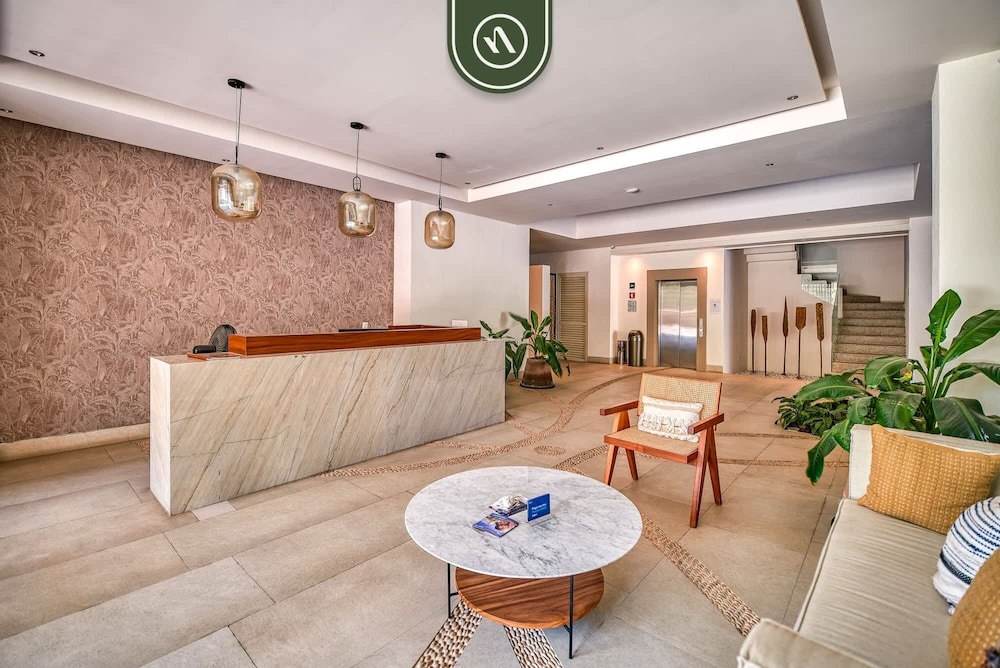 2BR Condo With Rooftop Pool - 2 Min Walk to Beach