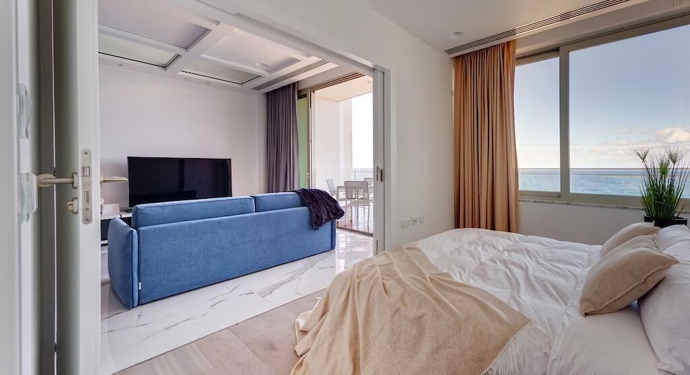 Stunning Apt Sea Views in Tigne Point, With Pool view 4