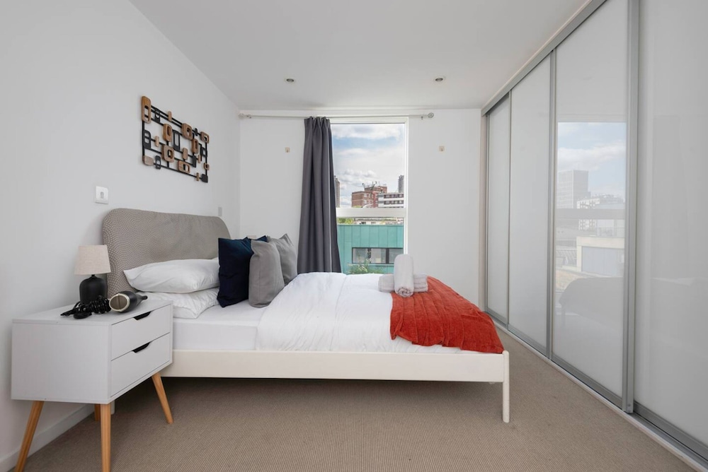 Old Street - Sleek Apartment