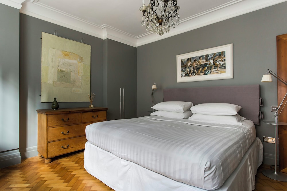 De Walden Street by Onefinestay photo 5