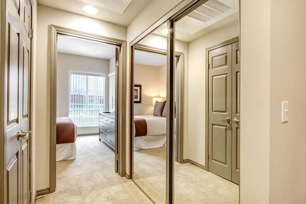 Global Luxury Suites at Marina Del Rey