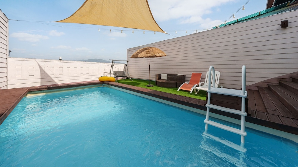 Namhae Elsia Pet Pool Villa Pension