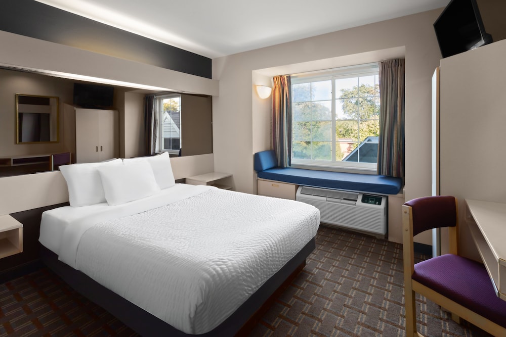 Mount Pleasant Vacations - Americas Best Value Inn Suites Racine - Property Image 39