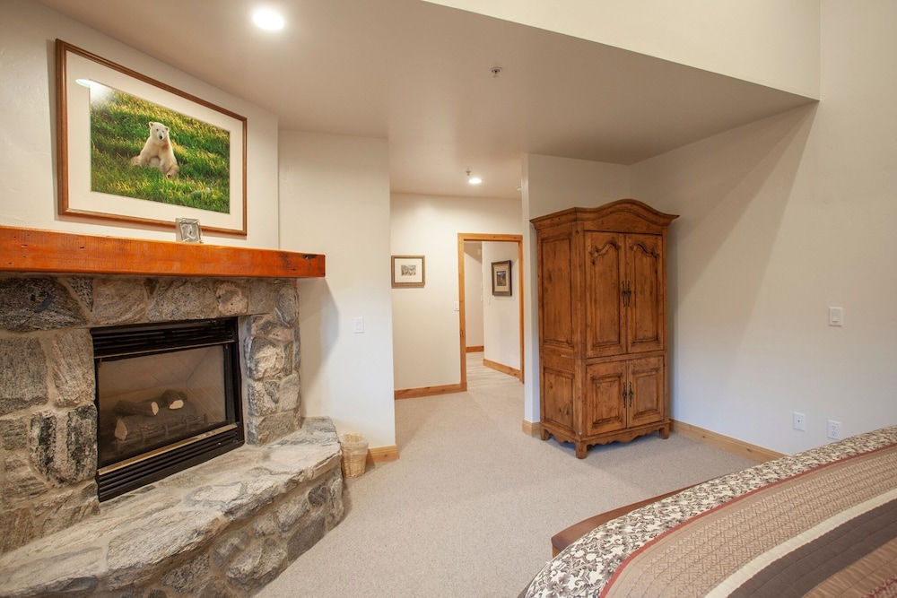 Trail's End Lodge at Deer Valley Resort - Four Bedroom Residence with Space #504 4 Condo