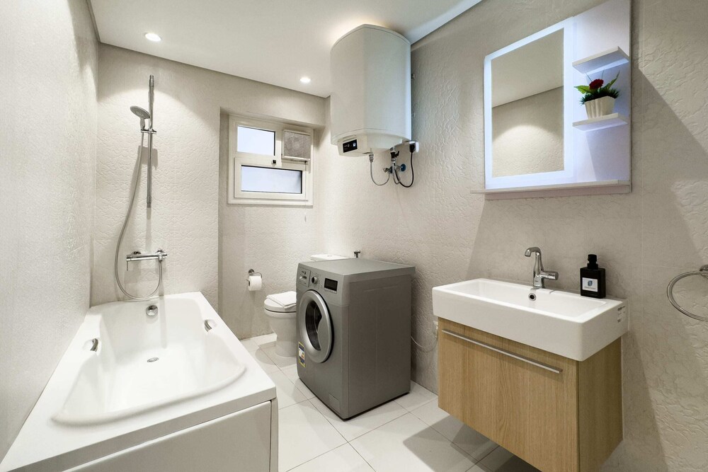 The Classic Contemporary Apartment, 2bdr