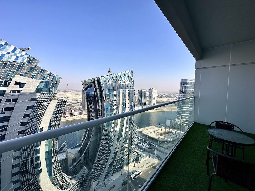 LuxBnB Vera Residences I Skyline Views