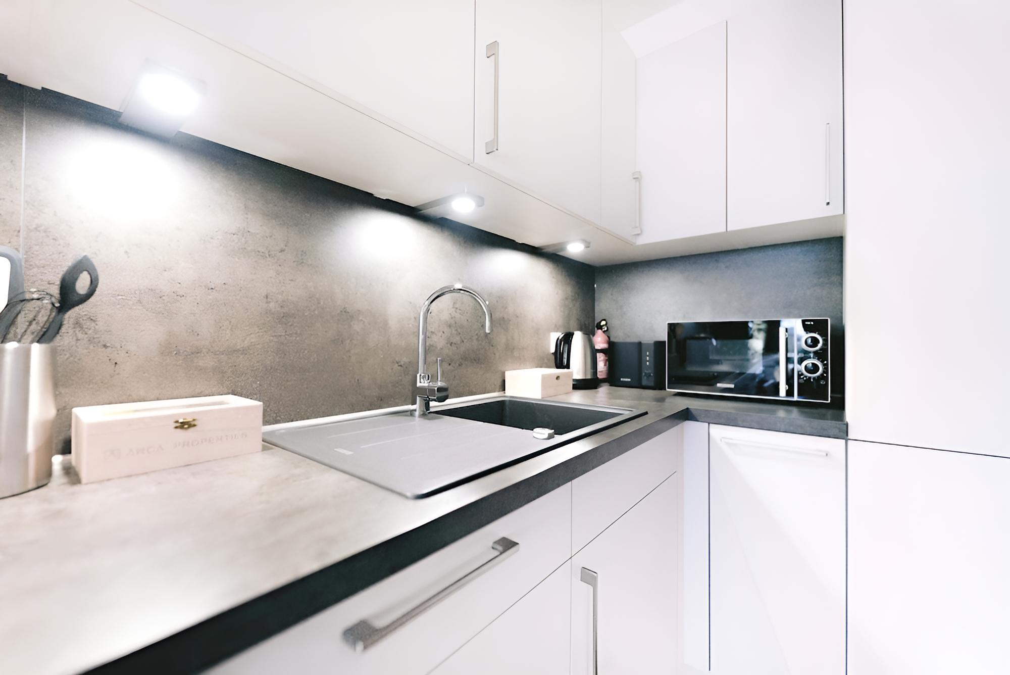 Bright Chic 1BR Apt w Balc & Prkg view 2