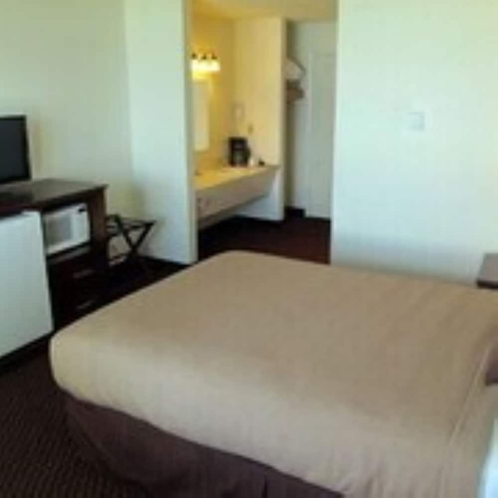 Silver Sands Motel