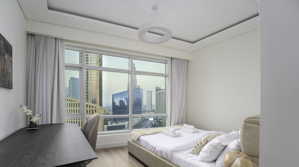 Stunning 2 BR in the heart of Downtown