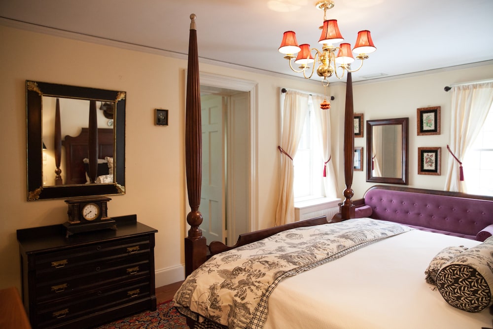 Bee and Thistle Inn