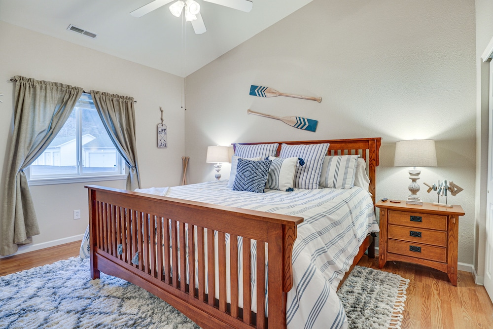 4 Mi to Dtwn: Gem w/ Lake Access in Camdenton