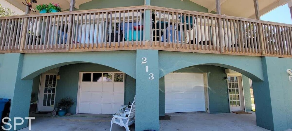 Large 3 Bedr Bay Views Pool Great Deck 3 Bedroom Condo