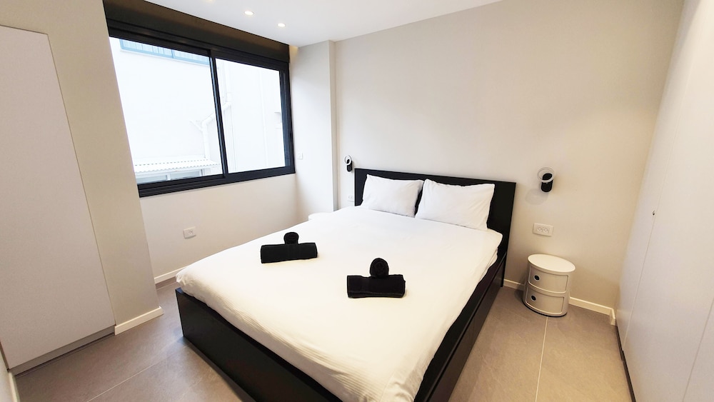New 3 Bedroom Huge Roof Top 3 min Beach TL57 view 5