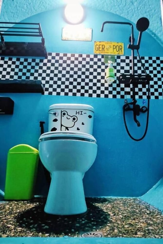 Pipe House Hostel