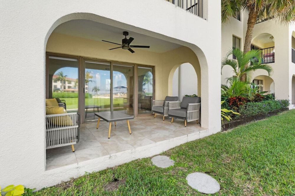 New Remodel Ocean View Pool 75 TV Sleeps 6