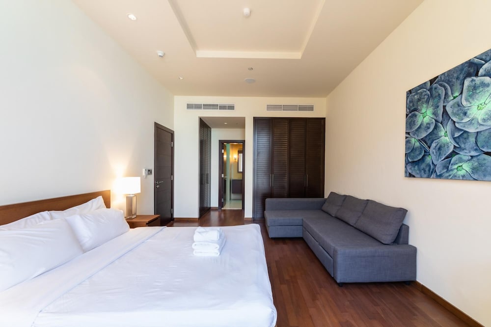 Splendid Sea View Apartment on Palm Jumeirah
