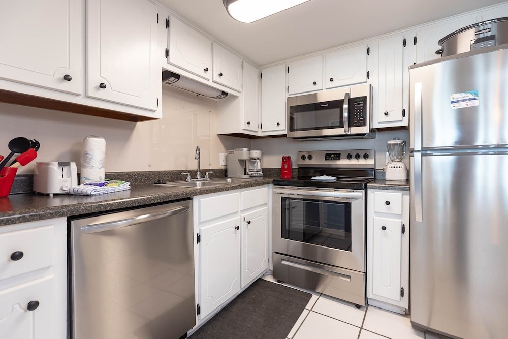 Island Winds East 707 2 Bedroom Condo