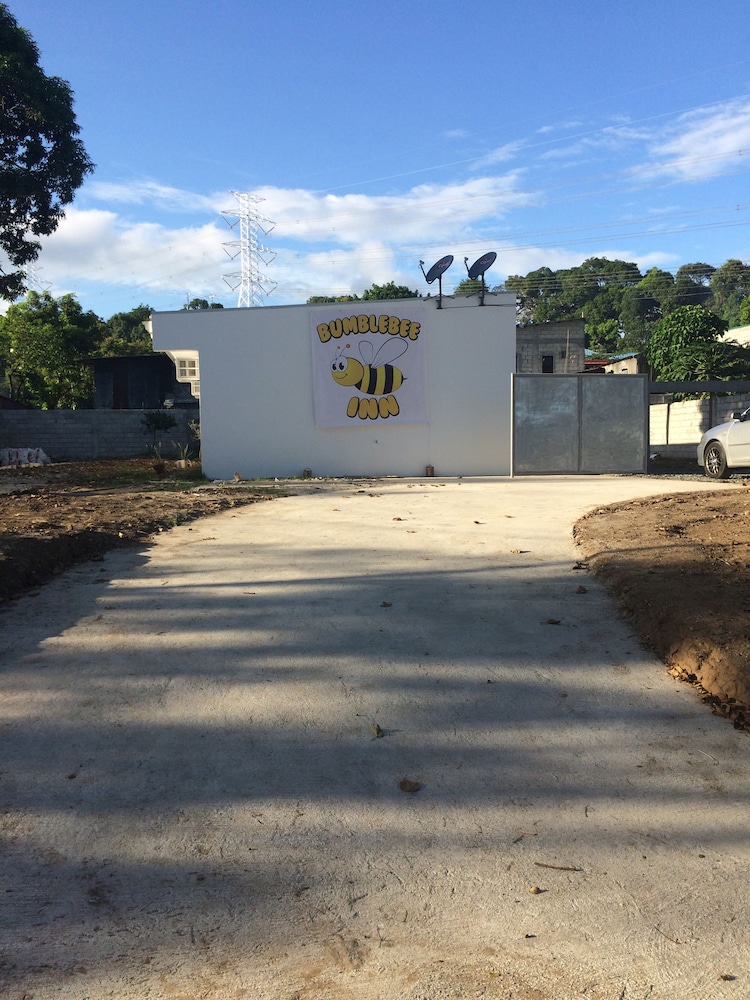 Bumblebee Inn