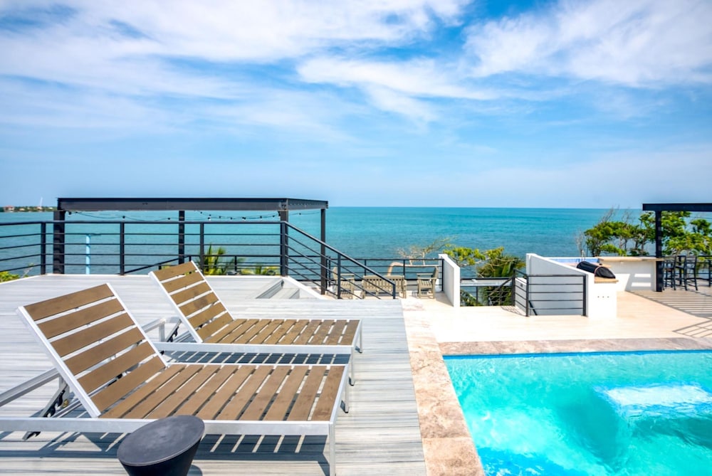 Oceanfront Sunset Gecko Condo - Ground Floor 1A