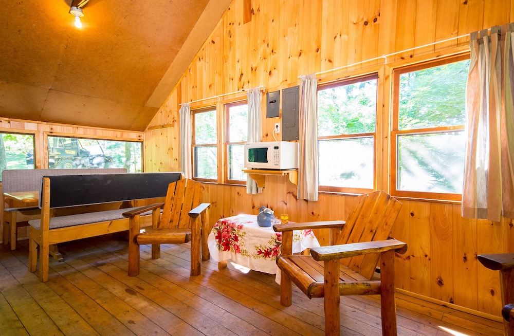 Fifth Lake Cottages