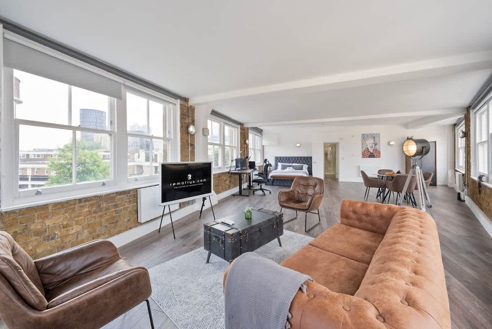 Large 1 Bedroom Studio in Old St