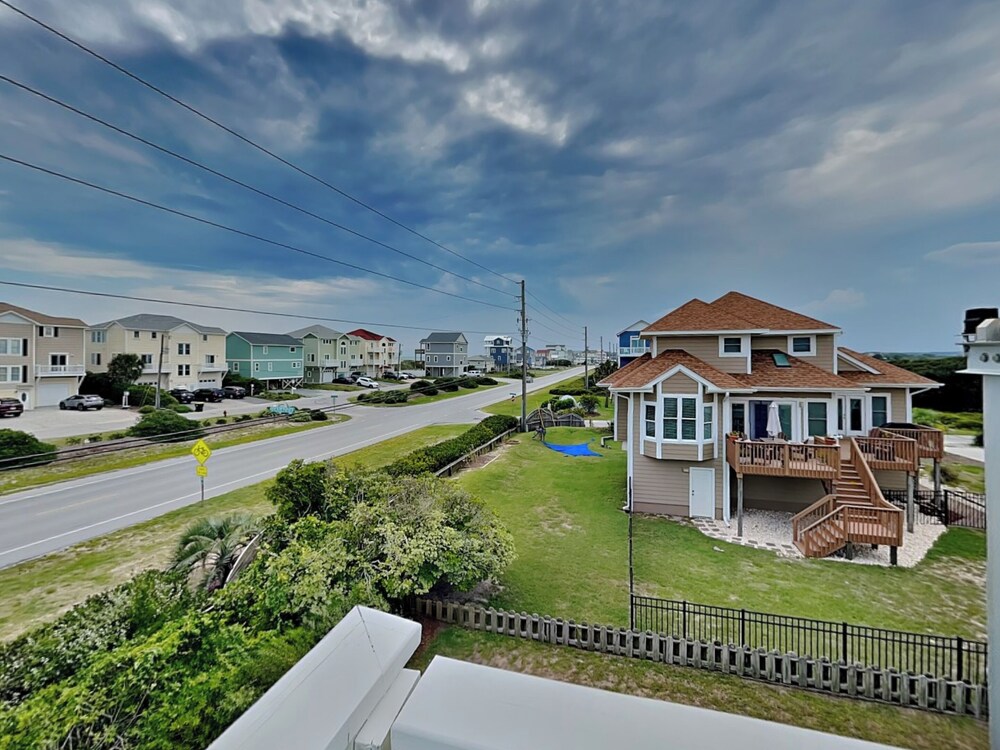 Salty Seahorse by Topsail Realty