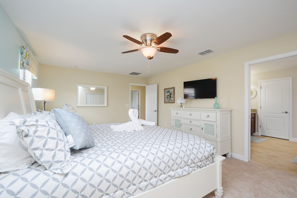 1439rf - The Retreat At Championsgate 6 Bedroom Home by RedAwning view 2