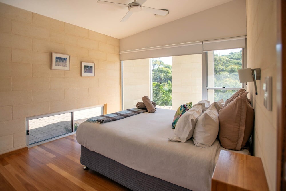 Tanonga Luxury Eco Lodges view 3