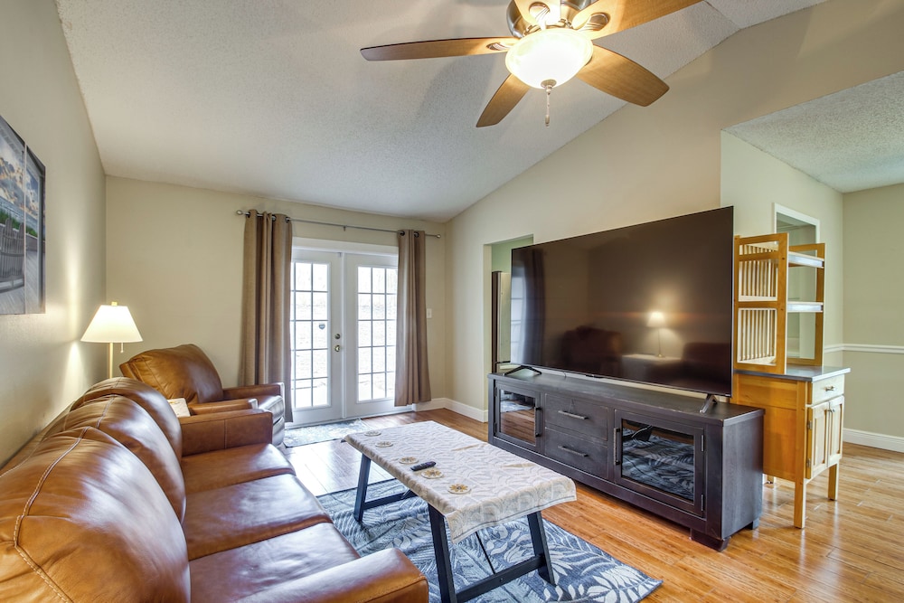 Shop, Dine & Visit Uwf: Pensacola Home w/ Yard!