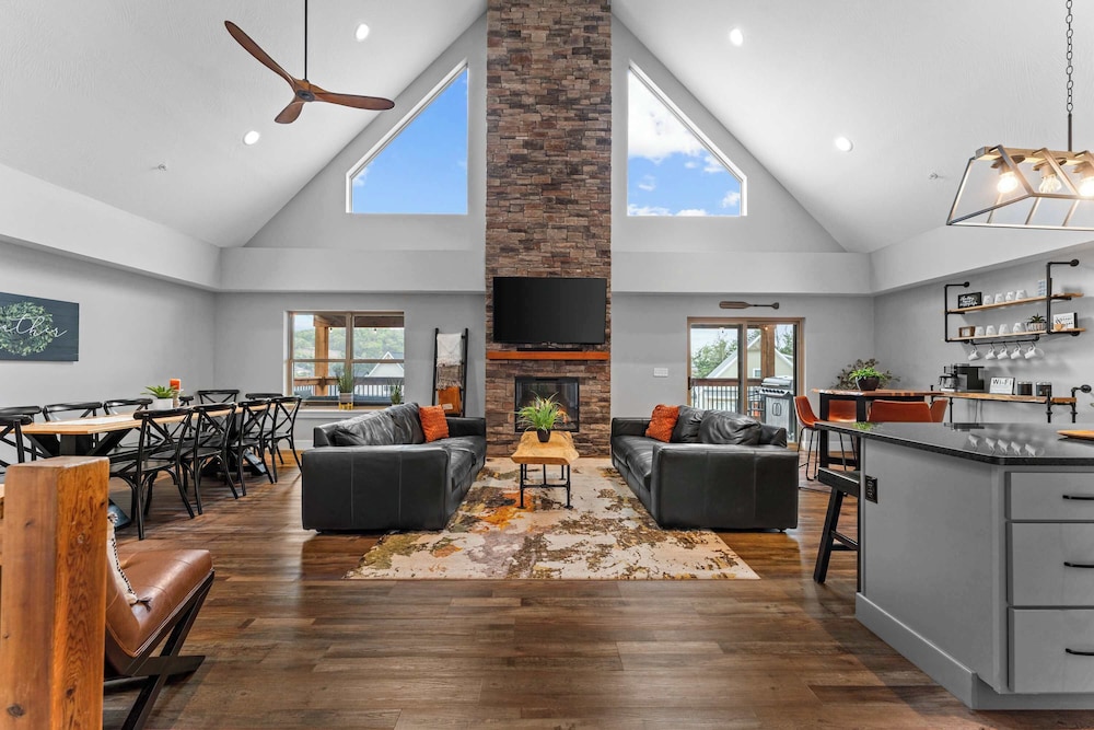 Green Wood Getaway for 18