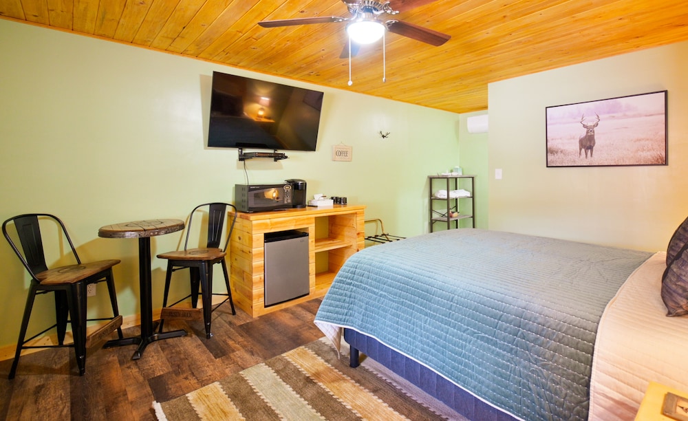 Rusty Buck Inn view 5