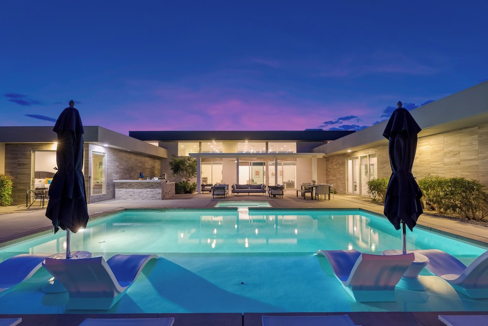 The Polo Villas by AvantStay – Modern Oasis Near Empire Polo Club