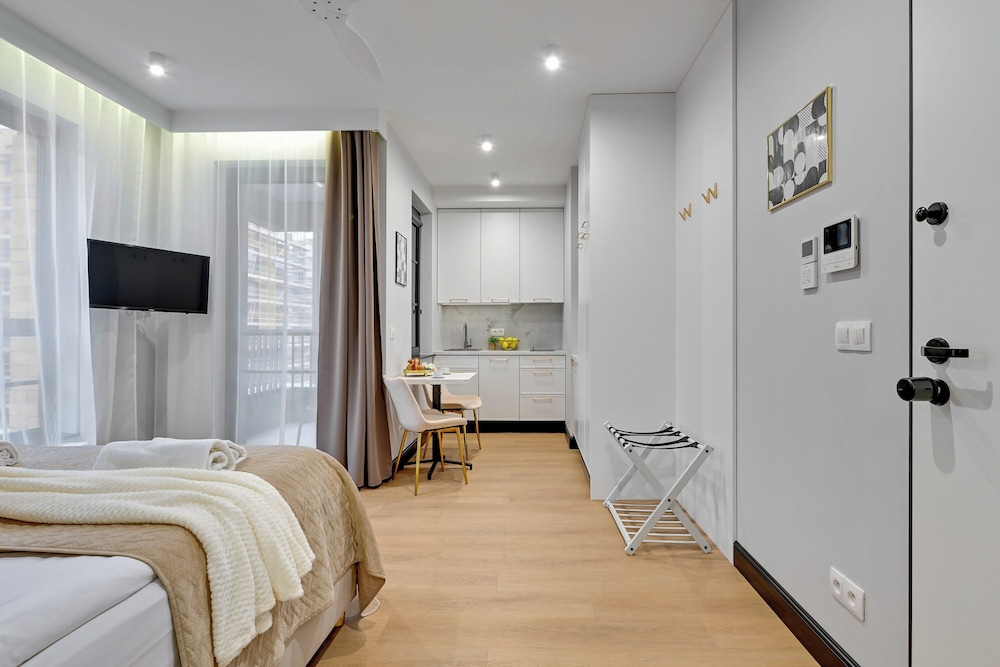Doki Living & Foodhall by Downtown Apartments