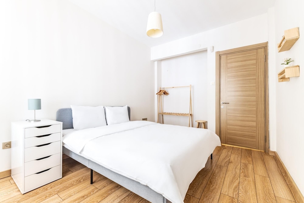 Flat w Balcony 1 min to Bagdat Avenue in Kadikoy