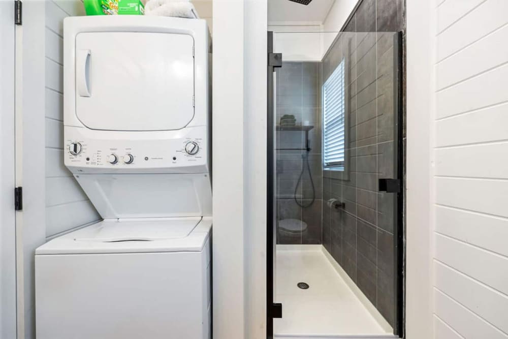 Luxury Cabin Lake Views EV Charger Game Room