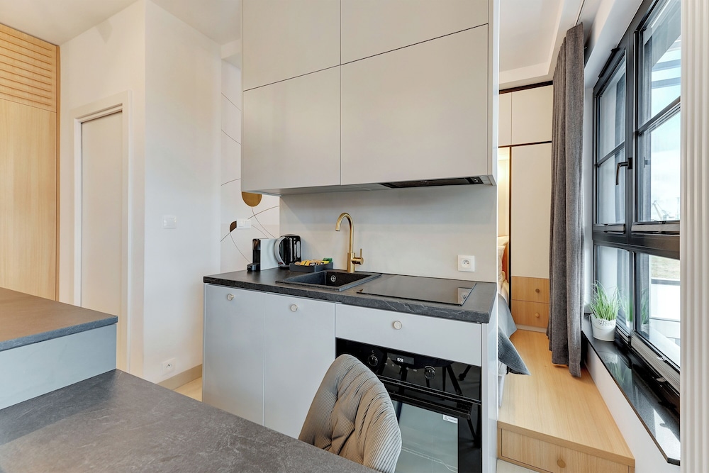 Doki Living - Foodhall & Parking by Downtown Apartments