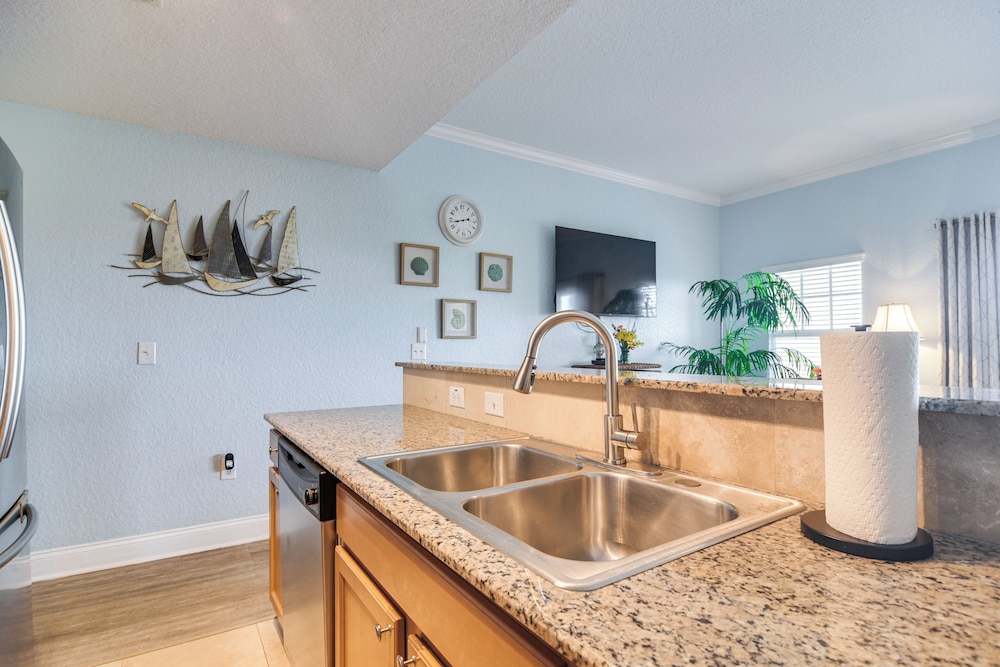 Treasure Island Condo: Gulf-view Balcony