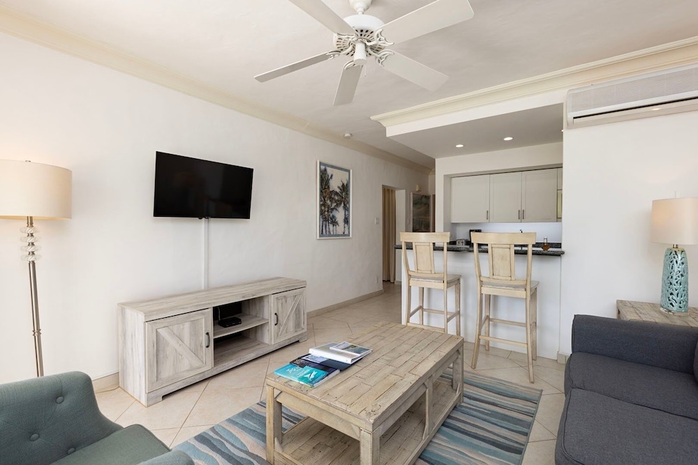 Glitter Bay Estate 112 2 Bedroom Apts