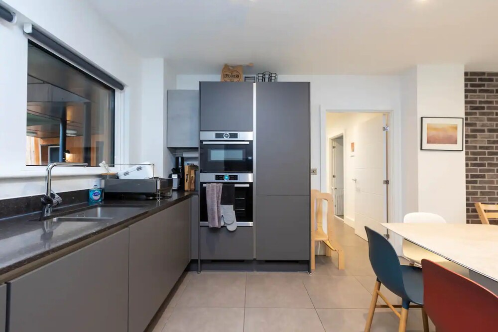 Modern Family Friendly 2 Bedroom Flat in Hackney Wick